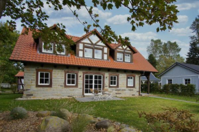 moderne Ferienwohnung mit Kamin, Sauna, Terrasse - Ferienhaus Stenhuus FeWo 01, Wiek Auf Rügen 